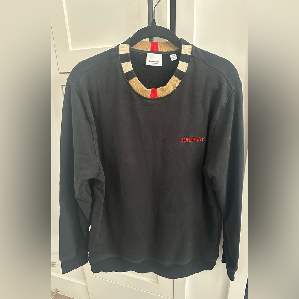 Burberry Black Crewneck Sweater with Luxurious Design